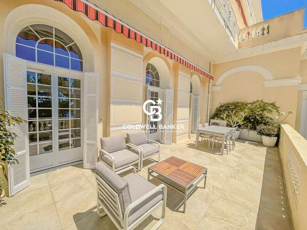 Appartement à HYERES