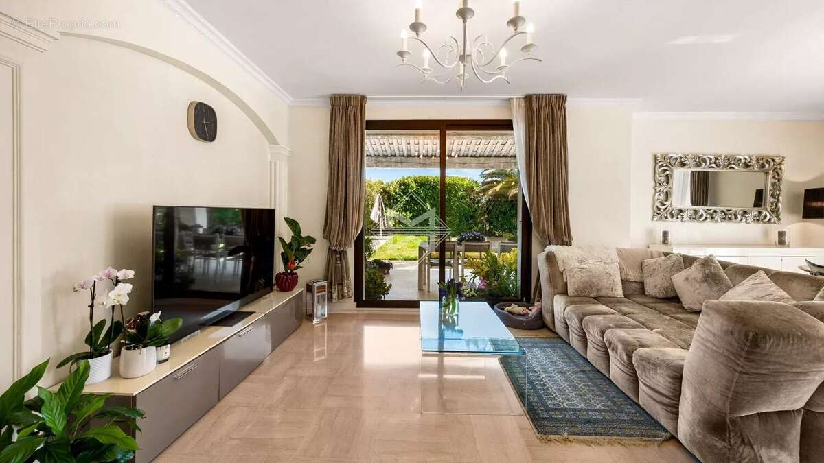 Maison à VILLENEUVE-LOUBET