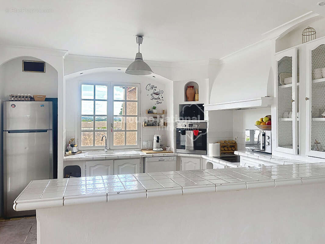 Châteauneuf-du-Pape  : Maison de 5 pièces (143 m²) avec terrasse de 240 m² et vue dégagée - photo 5