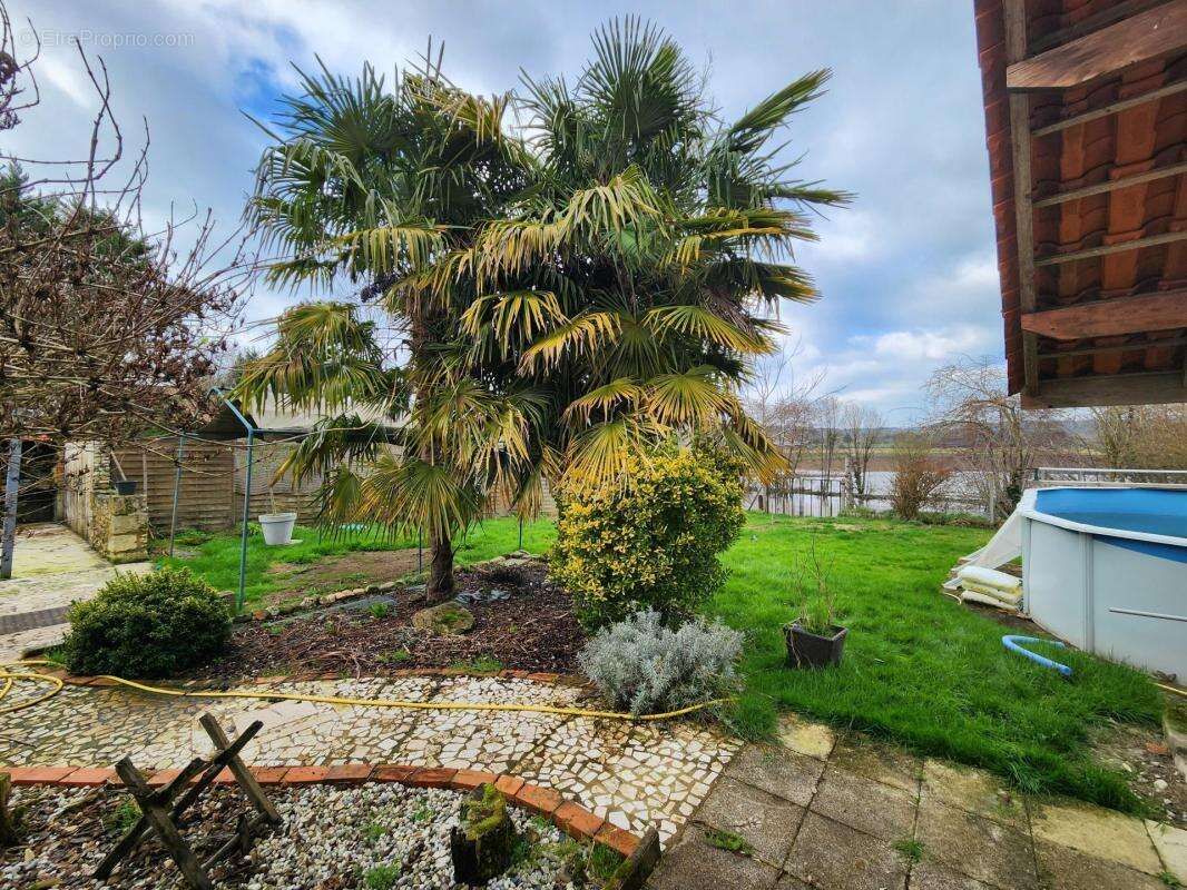 Maison à SAINT-LEON-SUR-L'ISLE