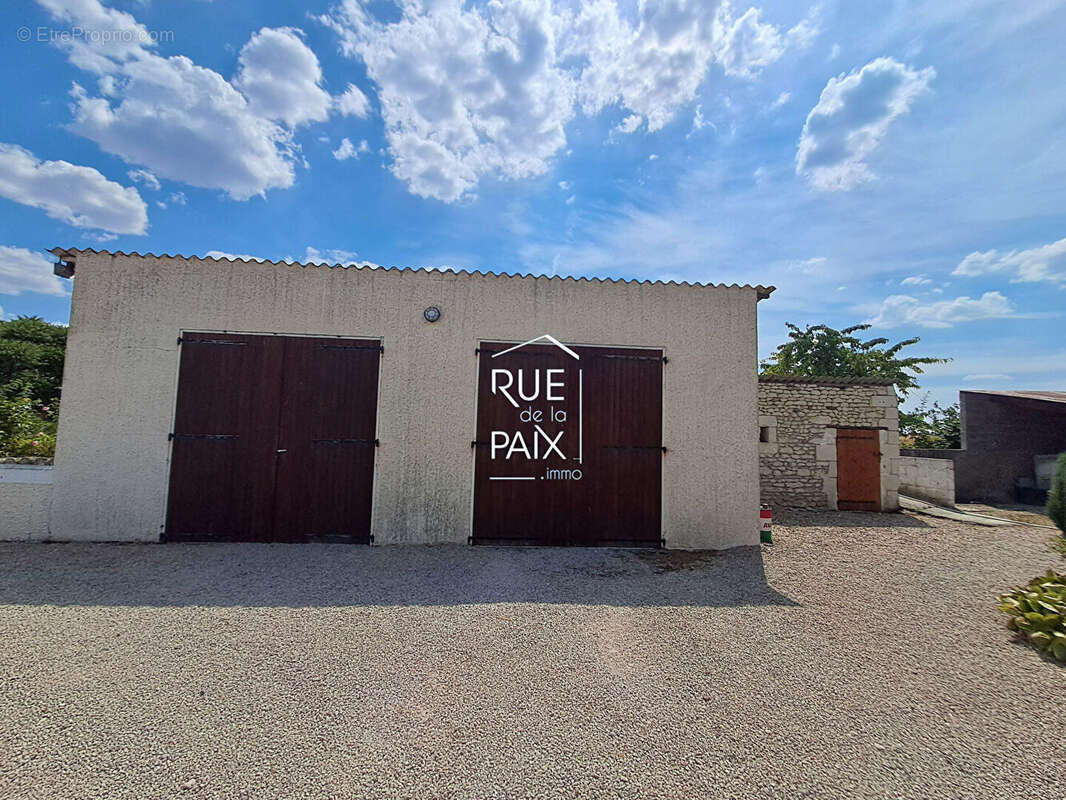 Maison sur sous sol avec grand terrain et double garage à Availles-en-Châtellerault - photo 2