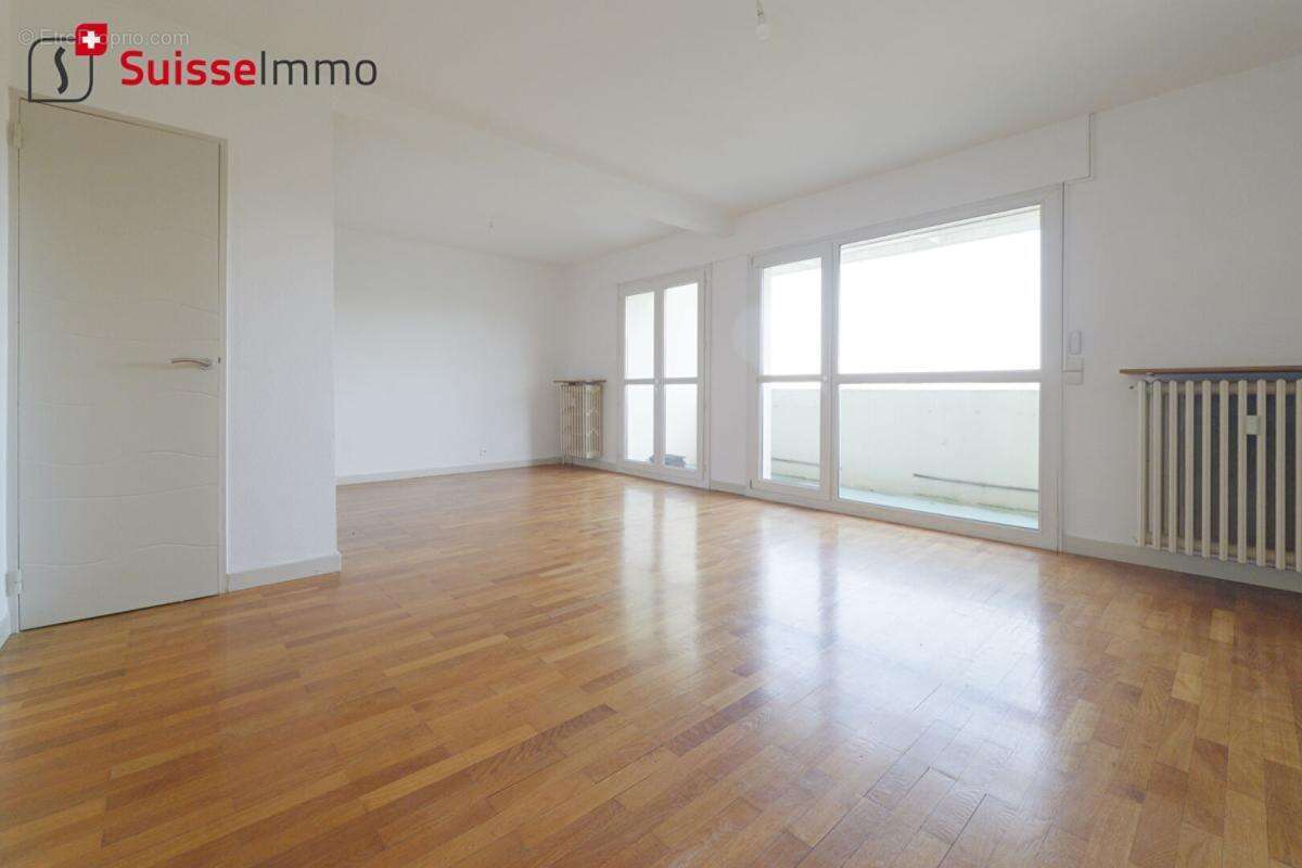 Appartement  4 pièces 70.4 m2 - 2 balcons - Vue Château et pré-la-Rose - photo 5