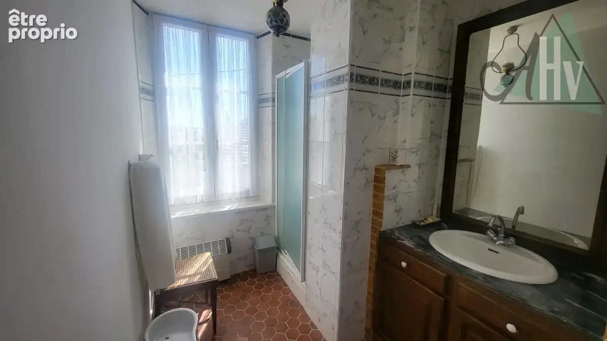 Maison ancienne de caractère avec dépendances et terrain clos - PAILLY - photo 11