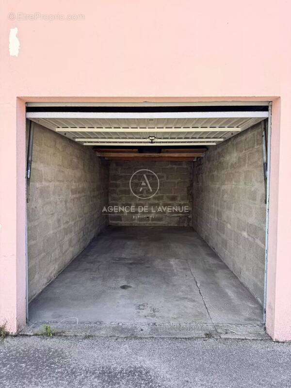 Parking à LA SEYNE-SUR-MER