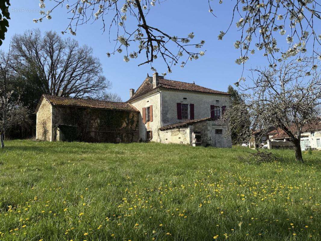 Maison à LA CHAPELLE-GRESIGNAC