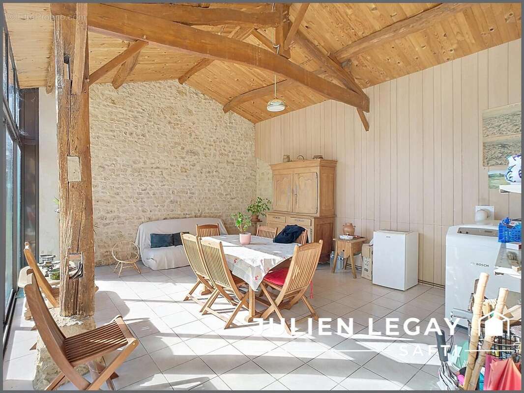 Maison 176 m² à Saint-Martin-De-Saint-Maixent  - photo 7