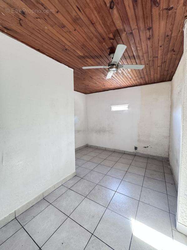Maison (81,56 m²) divisée en deux appartements T2 - Schoelcher - photo 10