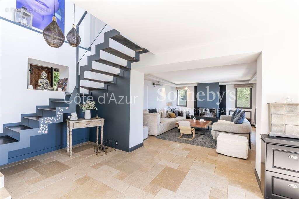 Le Tignet, villa rénovée vue mer panoramique, piscine à débordement et appartement - photo 17