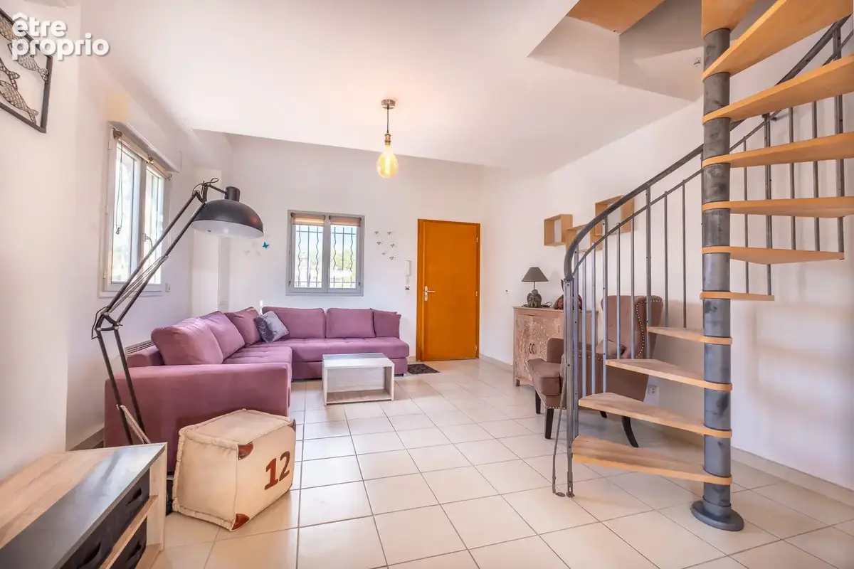 Proche calanques et commerces, exceptionnel T3/4 en duplex avec vue mer et 2 parkings - photo 6