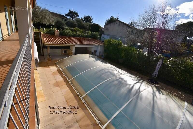 Maison à SAINT-JULIEN-DE-PEYROLAS