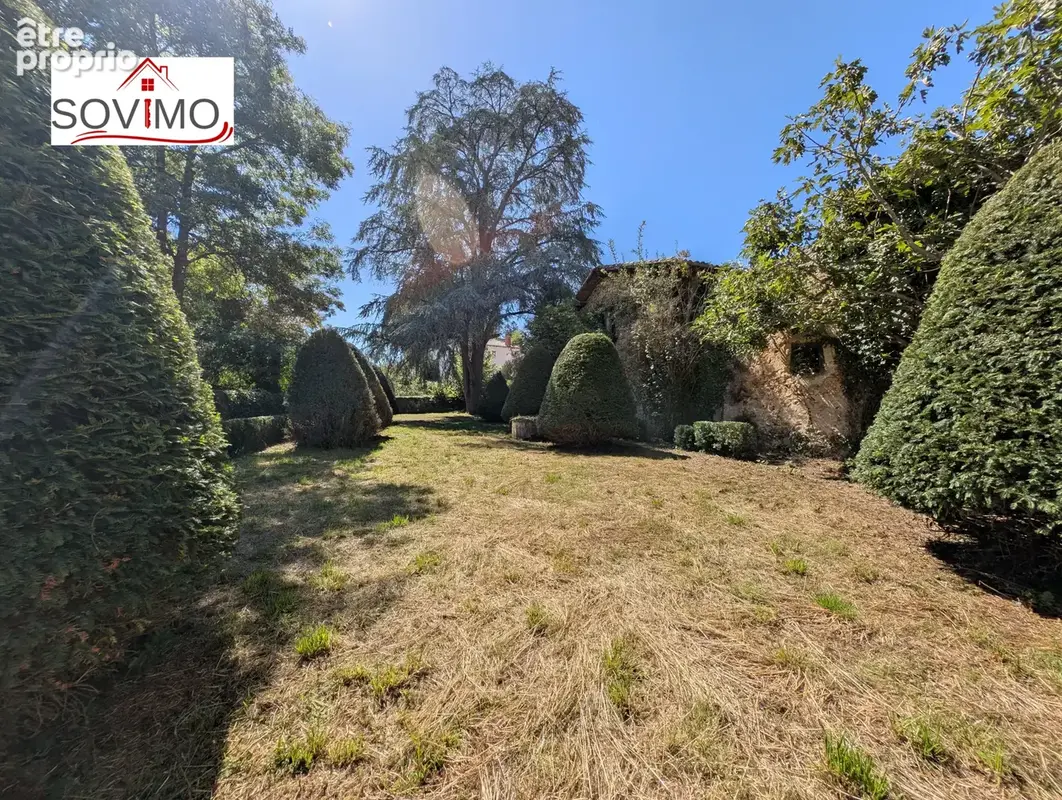 Dans le centre historique de confolens,  investissement locatif : immeuble  4 appts, cour intérieure et jardin - photo 8