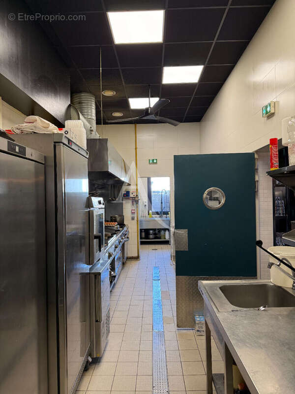 Commerce à VERRIERES-LE-BUISSON