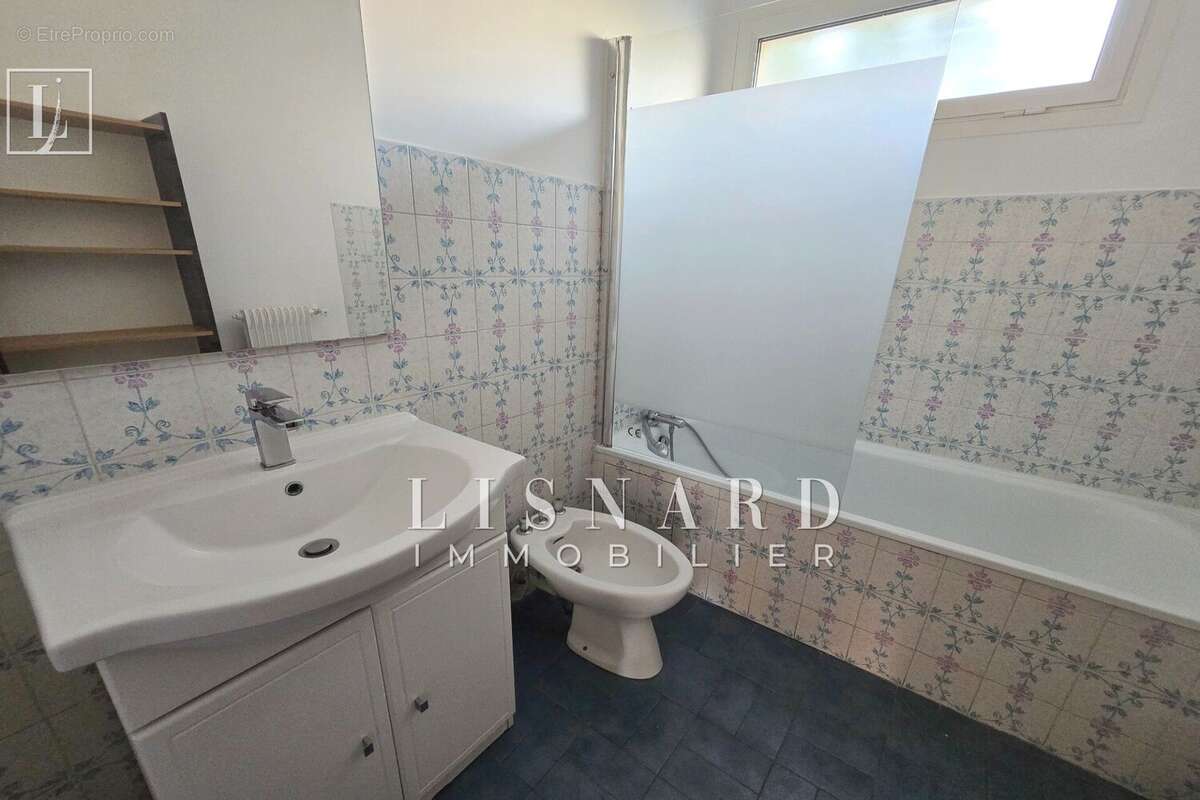 Appartement à VALLAURIS