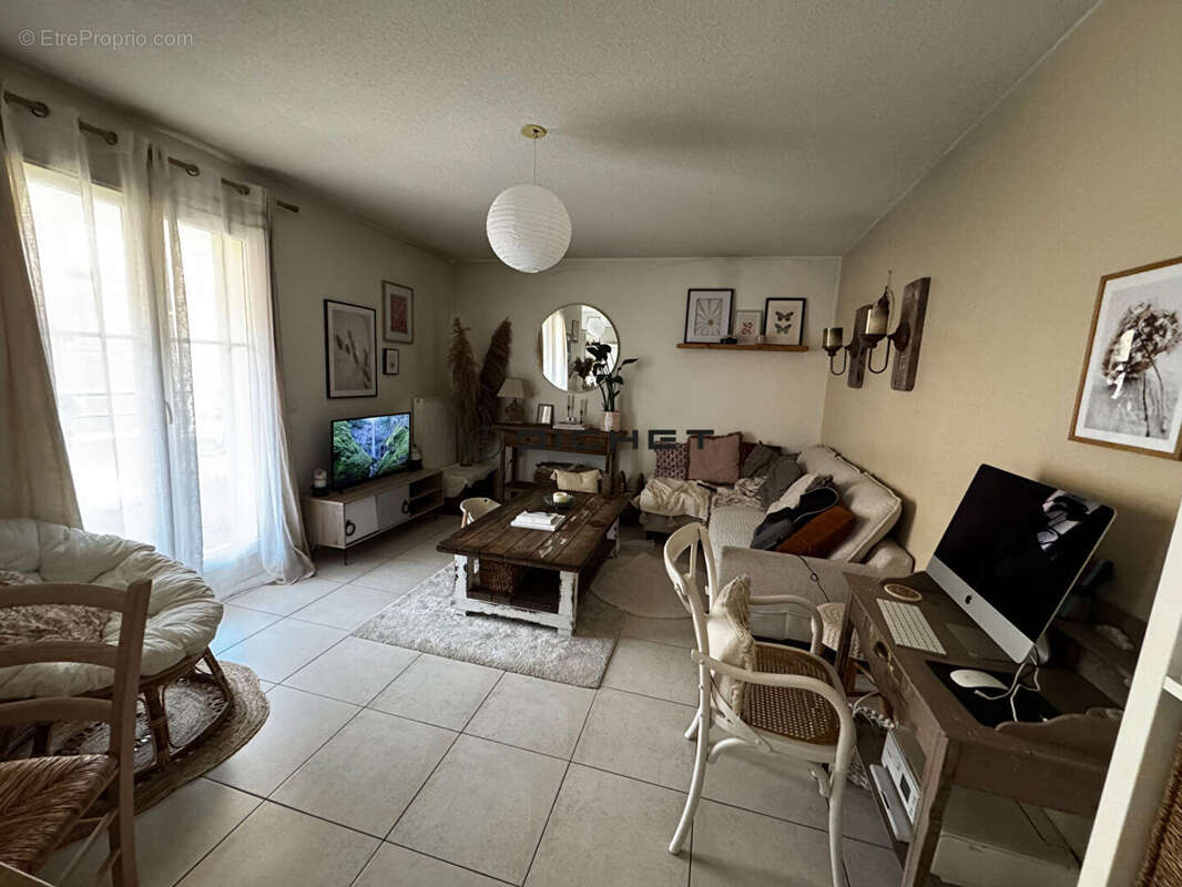 Appartement à VILLENAVE-D&#039;ORNON