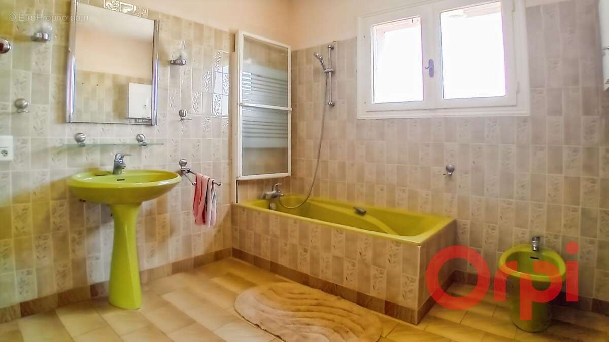 À Vendre : Grande maison familiale ou deux logements – 4 faces avec terrain à Sauvian - photo 8