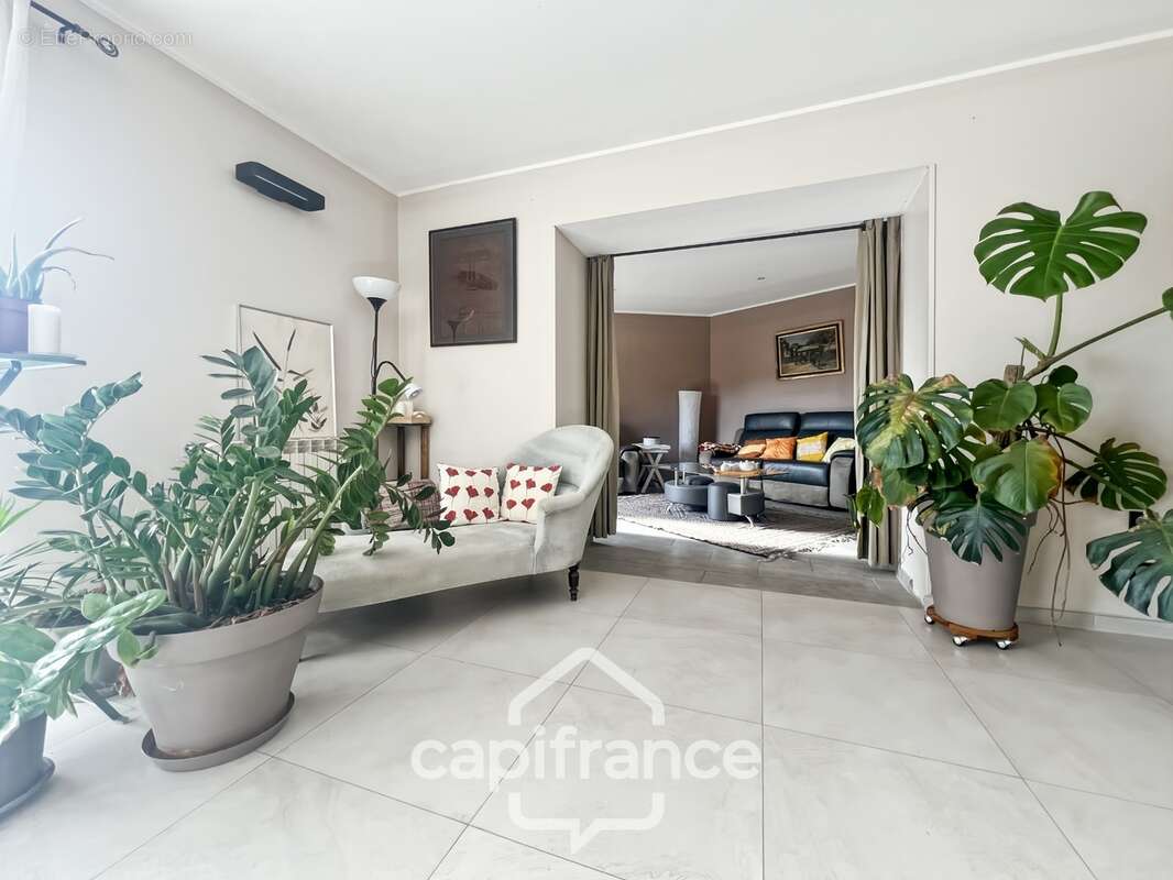 LES TAILLADES, maison individuelle de plain pied  de 210 m2, en campagne,  4 chambres, sur un terrain de 2900 m2 environ, piscin - photo 22