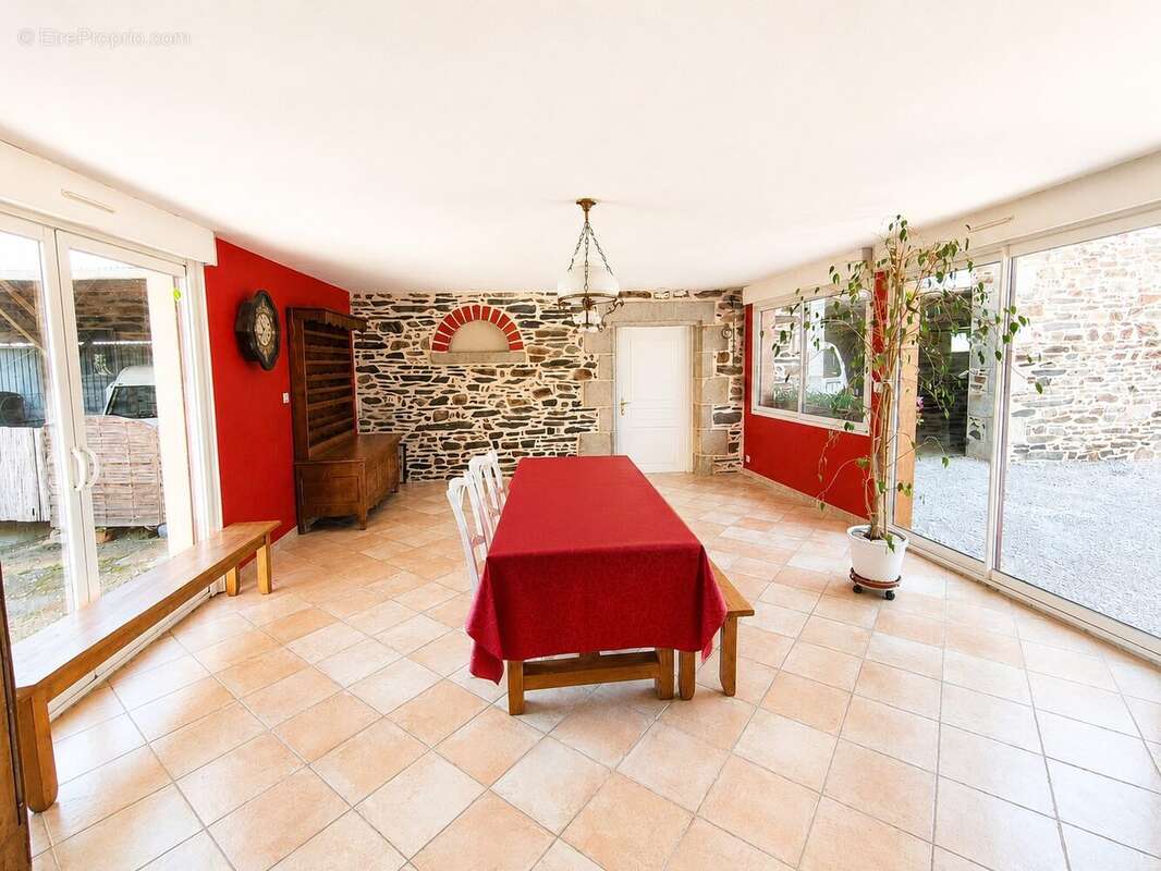 Maison 175 m² à Argentre-Du-Plessis  - photo 6