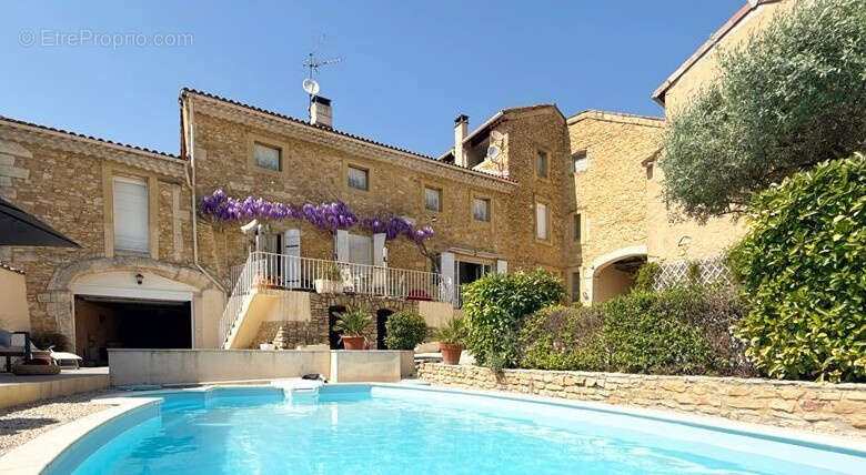 Maison à MORNAS
