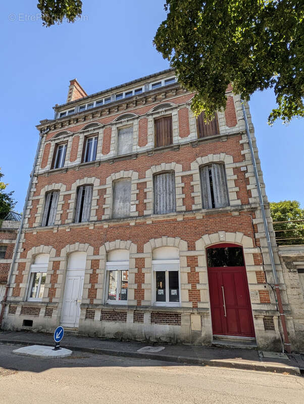 Secteur Saint Martin: Magnifique emplacement pour cet appartement de type 3 composé de 2 chambres - photo 3