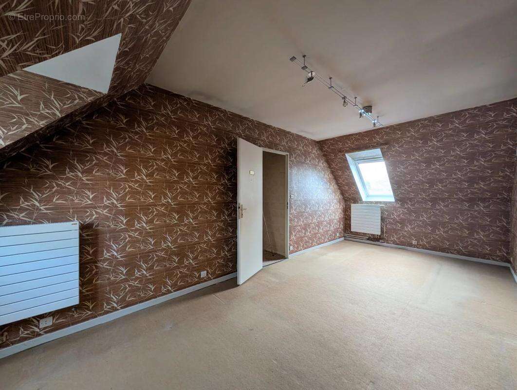 Maison à LES CLAYES-SOUS-BOIS