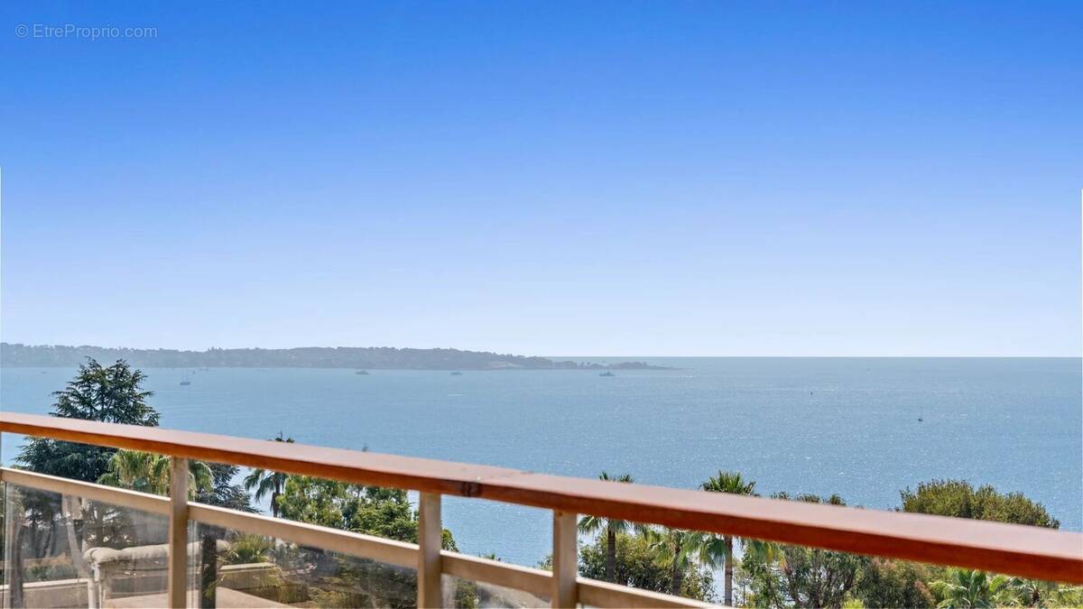 Appartement à VALLAURIS