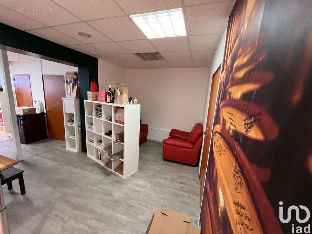 Photo 2 - Commerce à PONT-DE-VAUX