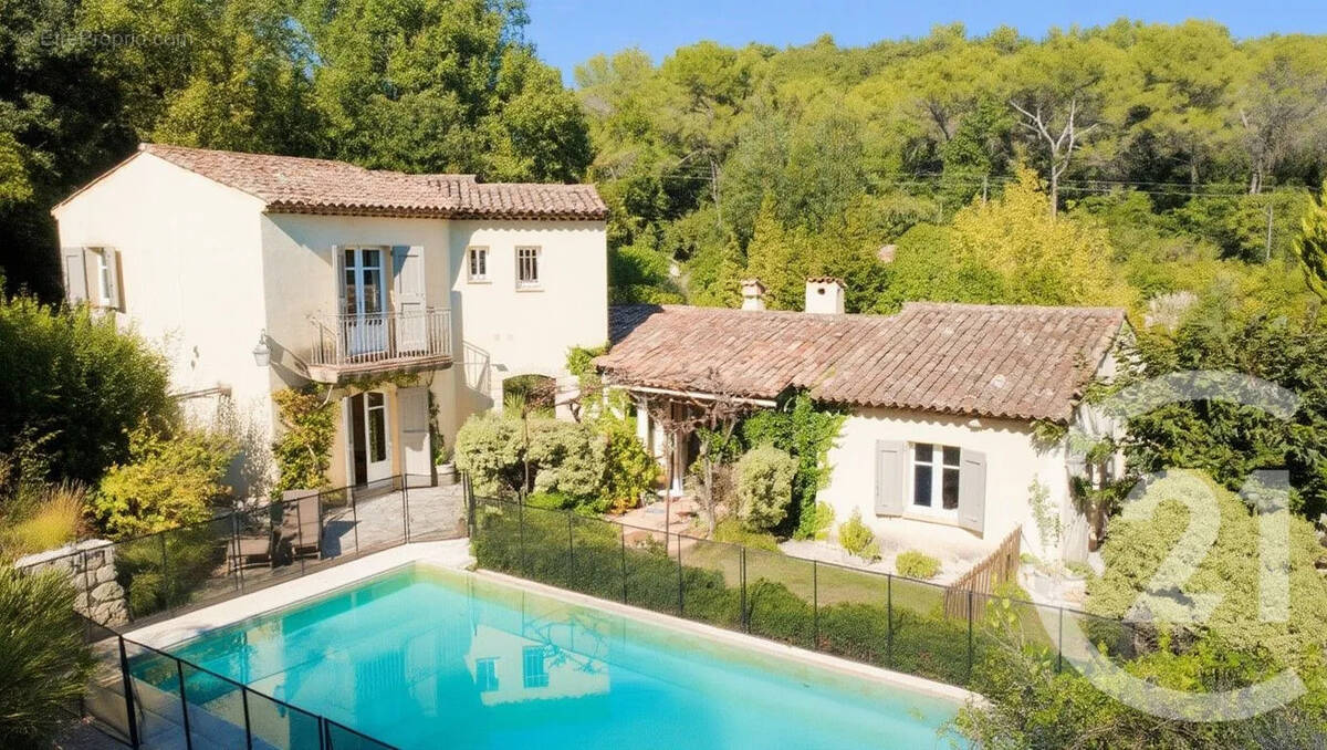 Maison à ROQUEFORT-LES-PINS