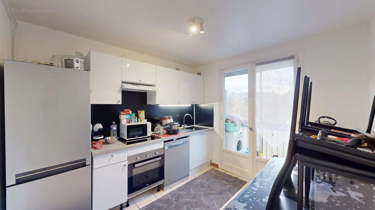 Appartement à LE CHAMBON-FEUGEROLLES