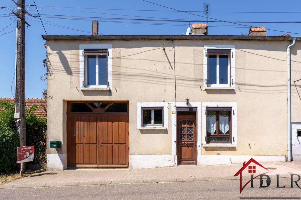 RARE   Maison de Village avec Vue et Potentiel à Coiffy-le- - photo 29