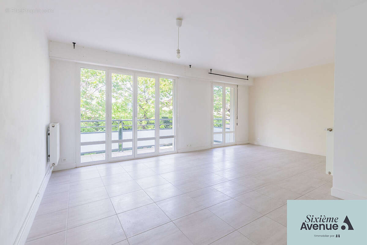 Appartement à SAINTE-GENEVIEVE-DES-BOIS