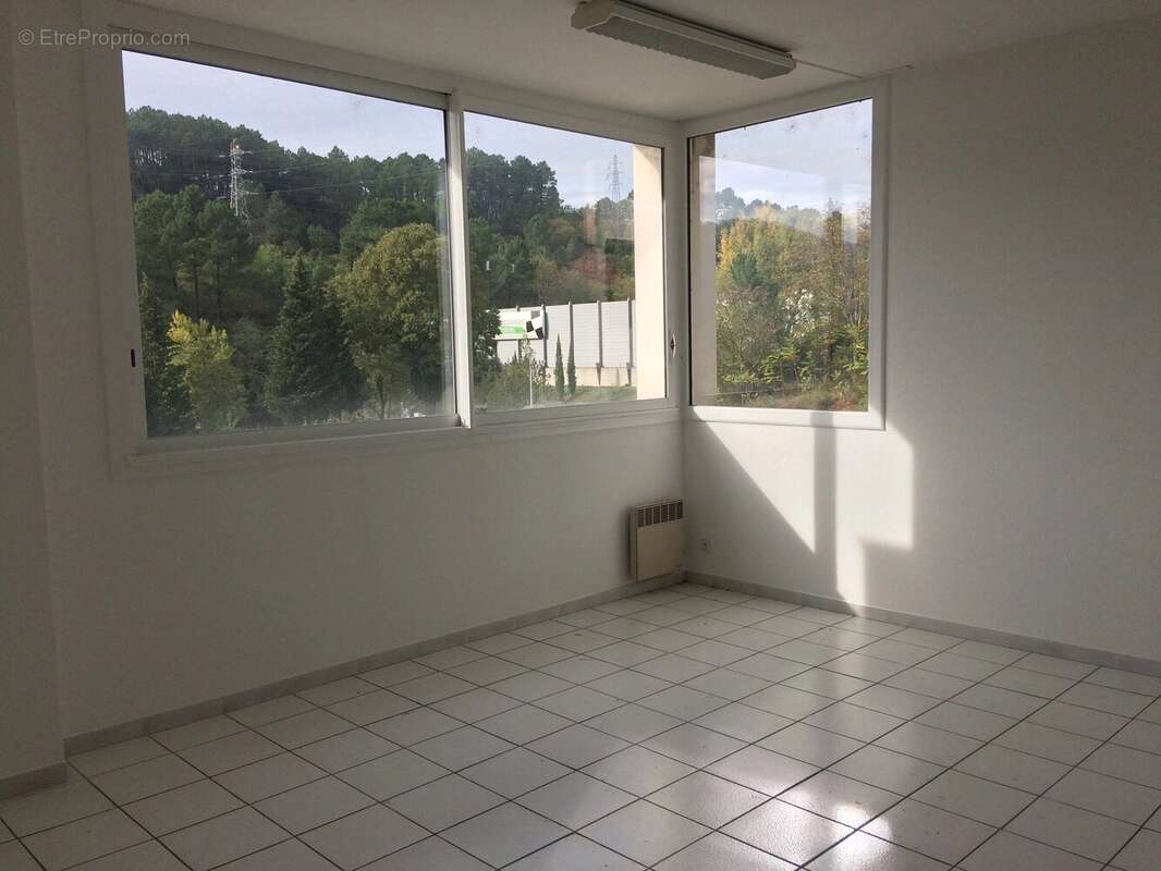 A VENDRE  Bureaux + Entrepôt au total   610m2 - photo 12
