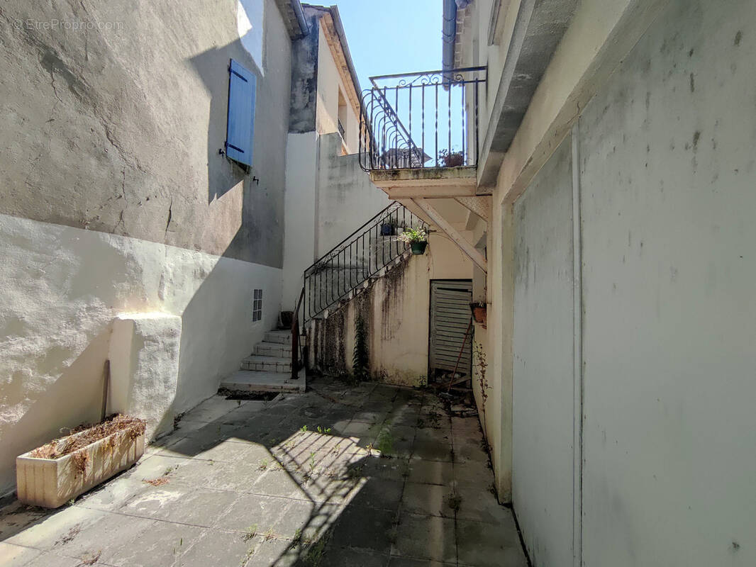 Maison à RIBAUTE-LES-TAVERNES