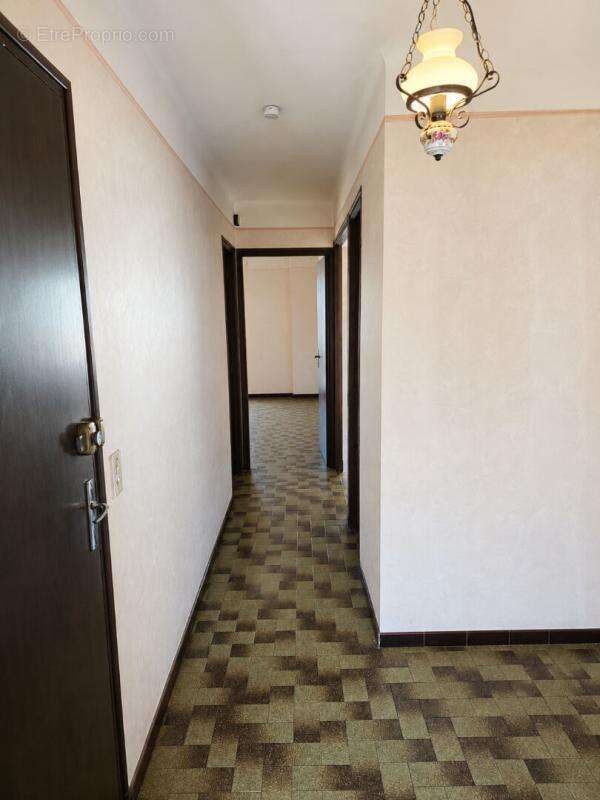 LE MUY - Appartement T3 avec balcon - 2 chambres - 65m² - photo 7