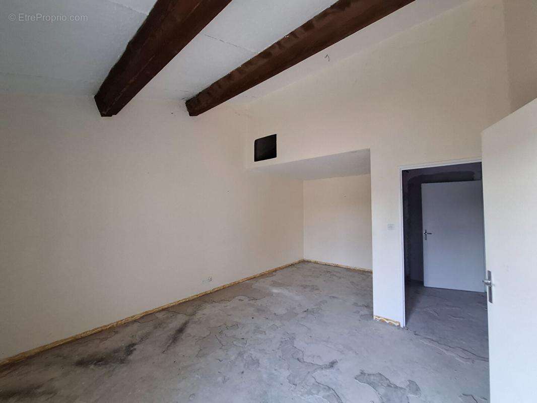 Saint-Christol (84), Appartement 78 m² avec mezzanine T2T3, 2 balcons, 2 places de parking privatives, ascenseur, Fort potentiel - photo 5