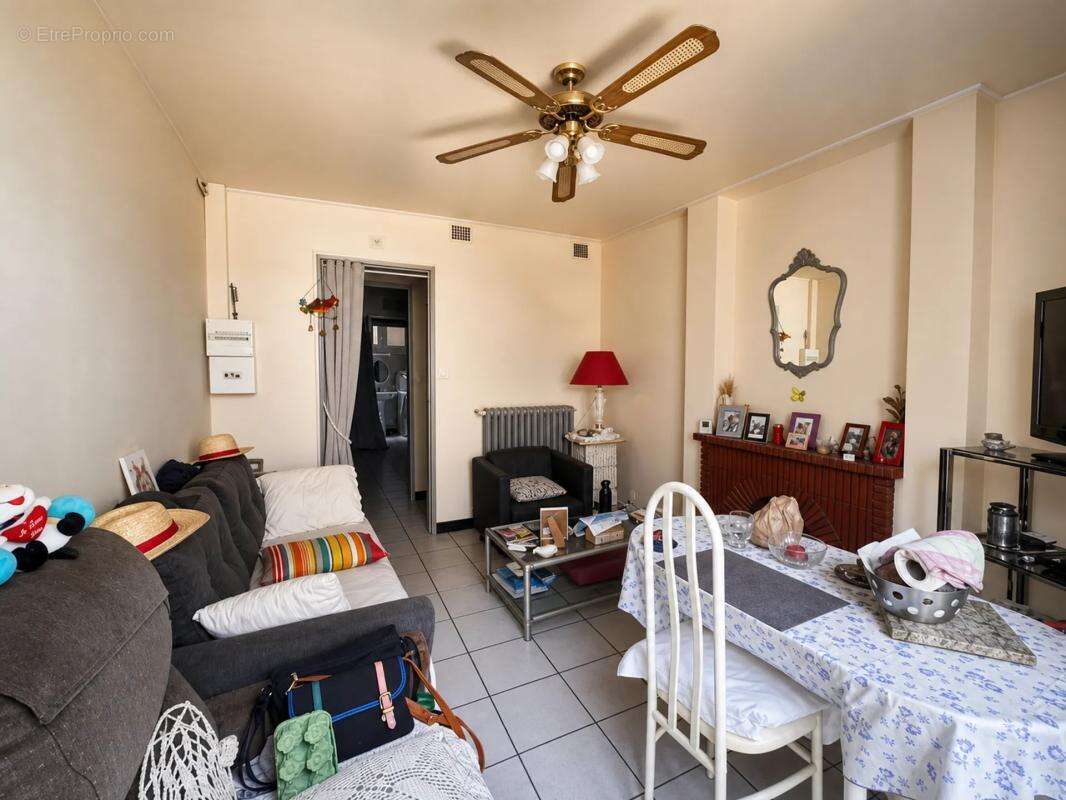 Immeuble de 9 pièces de 180 m² à Béziers (3 T2 et 1 T3-duplex) - photo 8