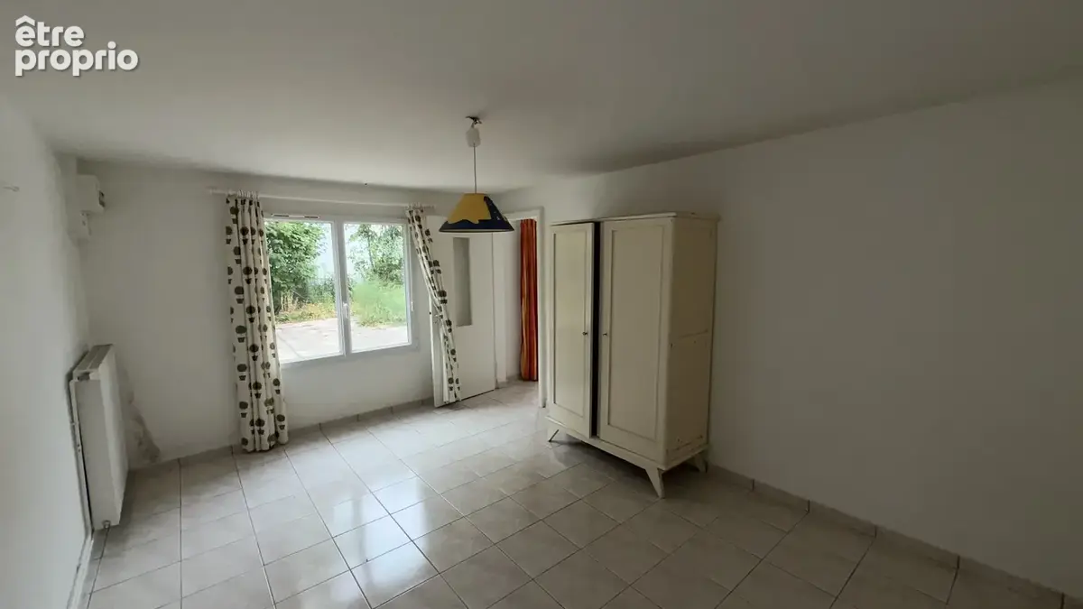 Maison avec garage et dépendance - photo 8