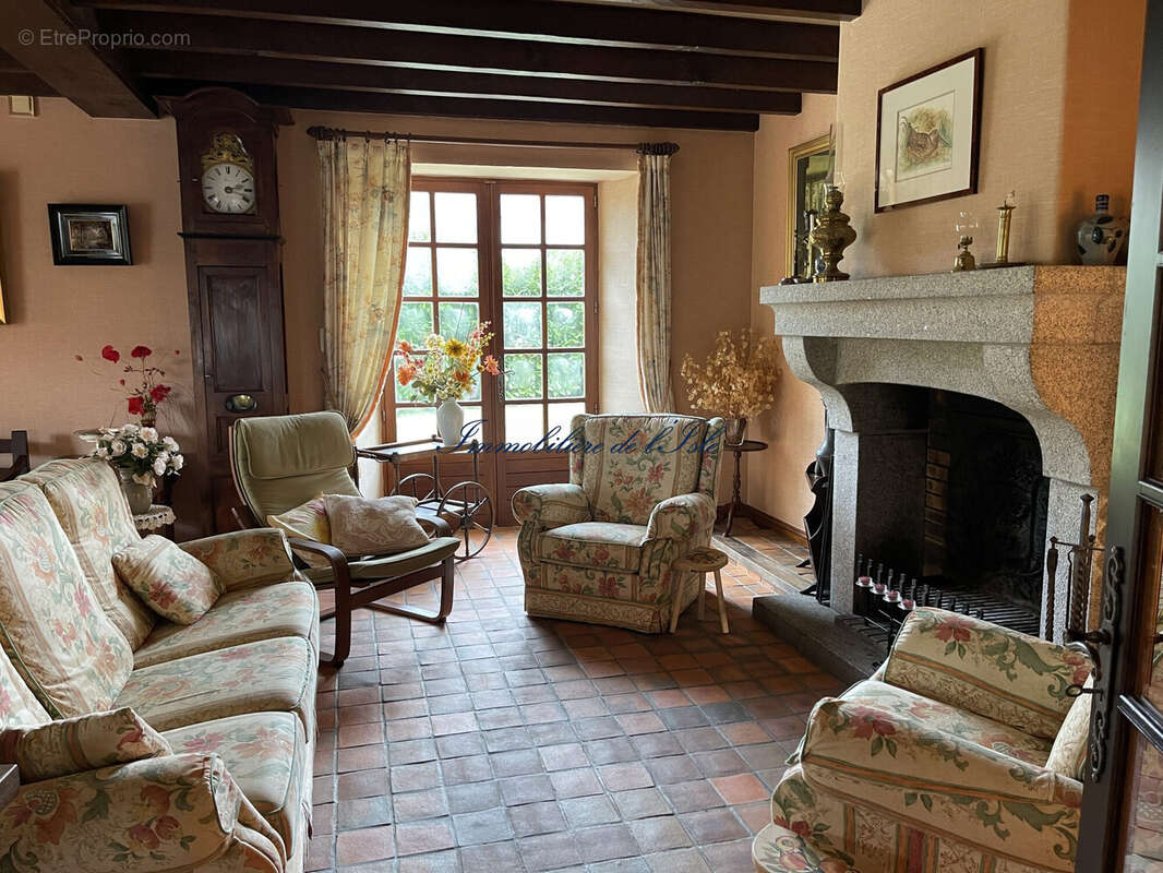 Maison à CHAMPNIERS-ET-REILHAC