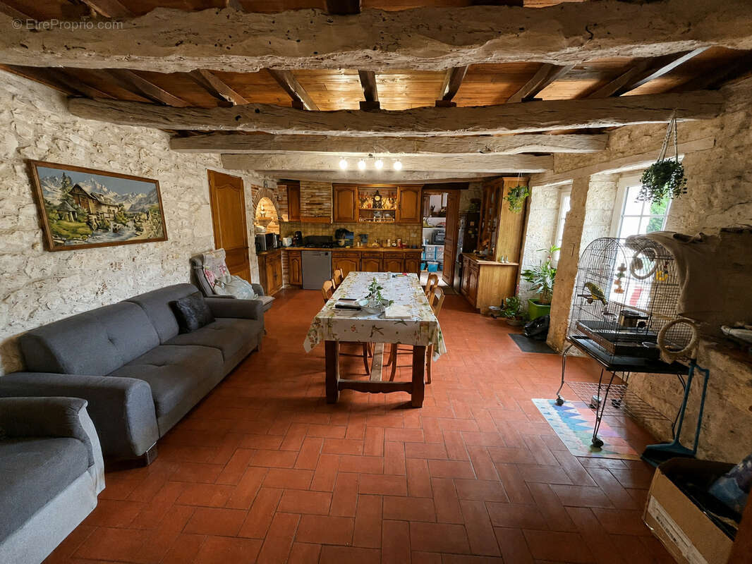Maison à MONTAIGU-DE-QUERCY