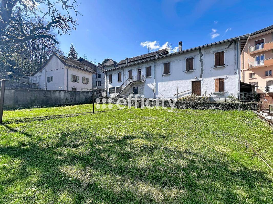 Maison à LA ROCHE-SUR-FORON