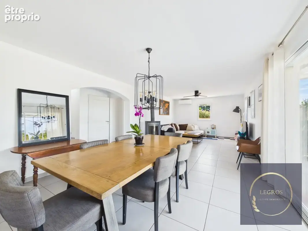 Maison individuelle de 140 m2 sur une parcelle de 557 m2 avec piscine, garage et abri. - photo 6