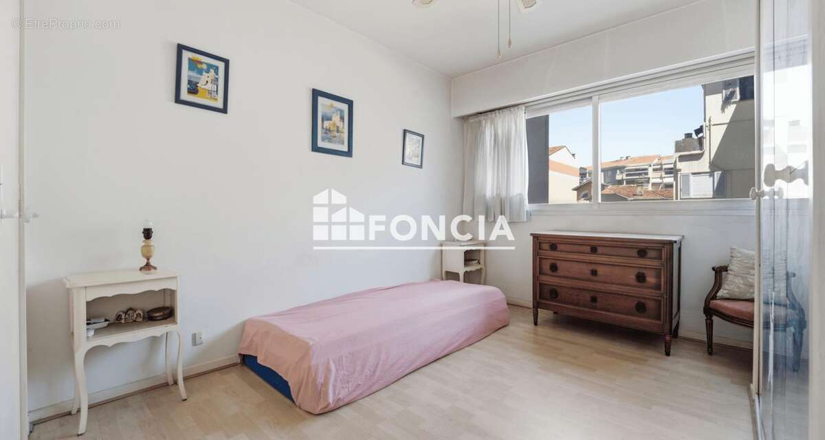 Cannes centre carnot dans residence securisee spacieux 2 pieces traversant balcon  loggia cave - photo 8