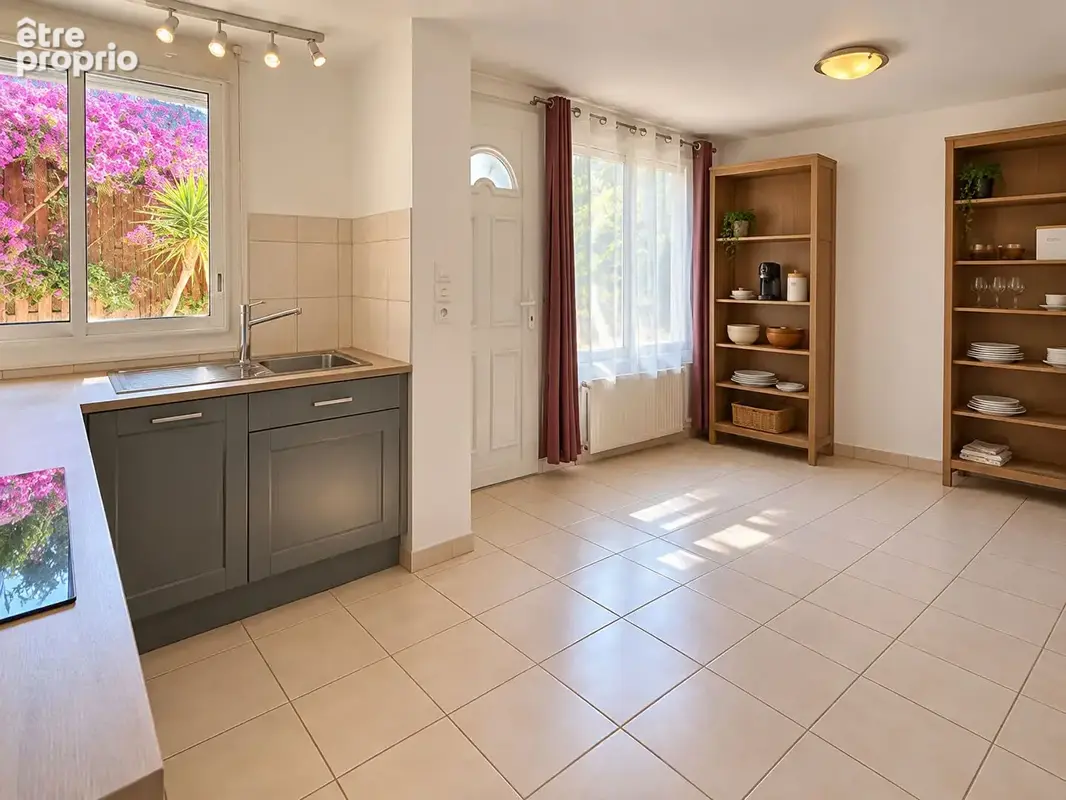 ** ** Proche Du Port ** Maison 4 pièces avec 3 Chambres ** Terrasse 77m² ** (83430) SAINT -MANDRIER SUR MER** - photo 5