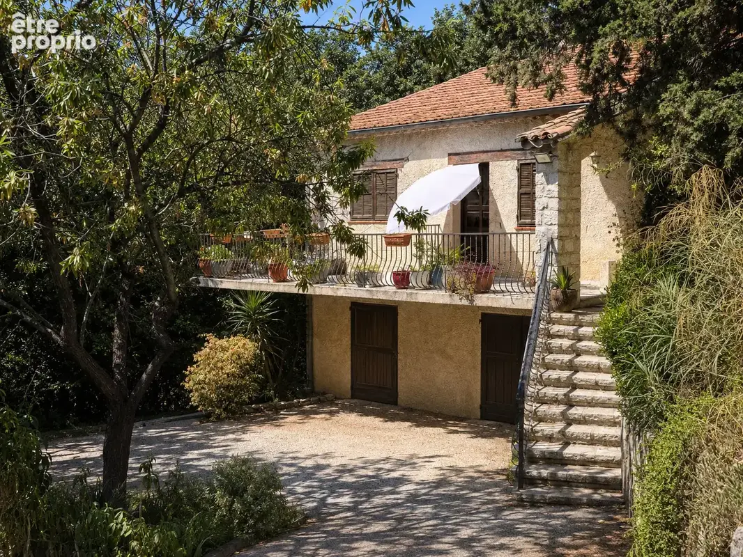 Saint-Paul-de-Vence   Villa niçoise individuelle à rénover avec fort potentiel sur terrain de 2 500 m2. - photo 5