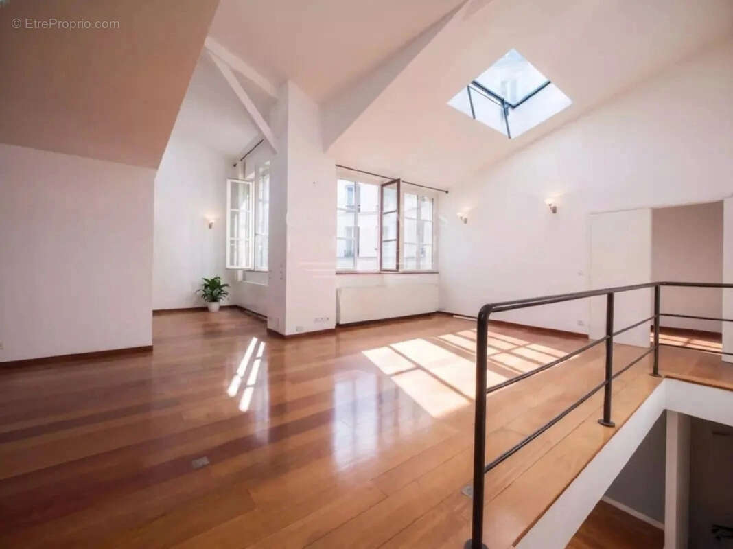 Appartement à PARIS-14E