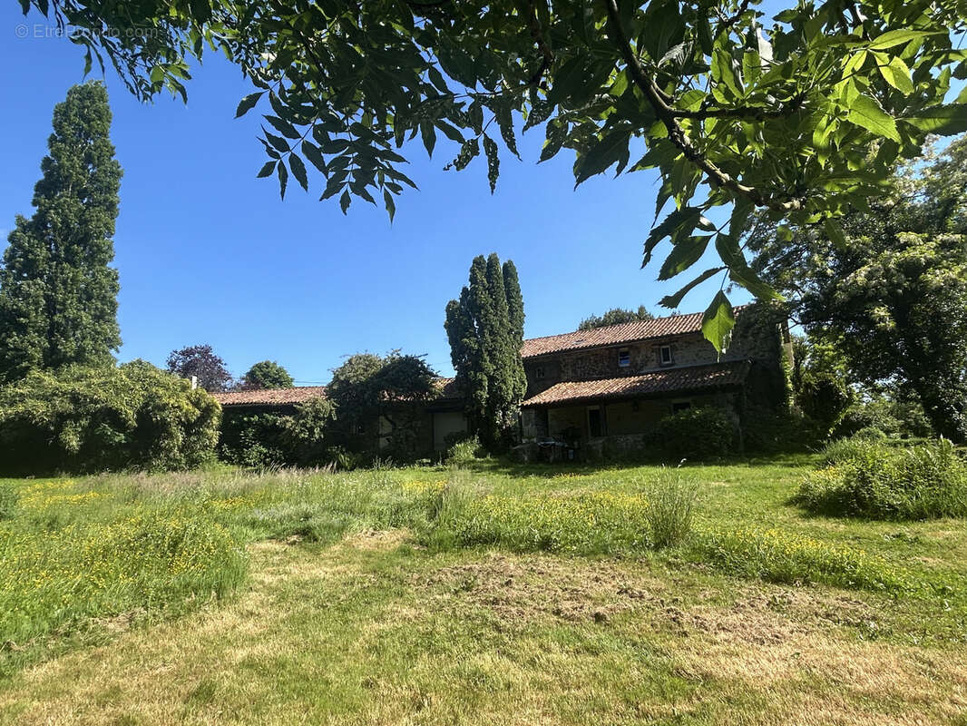 Maison à MONTEMBOEUF