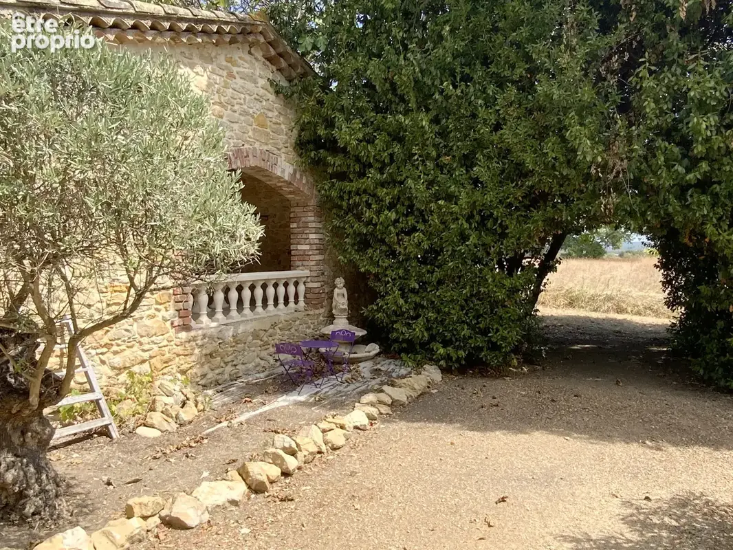 Maison en pierre avec piscine et son terrain 3000 m2 - photo 5