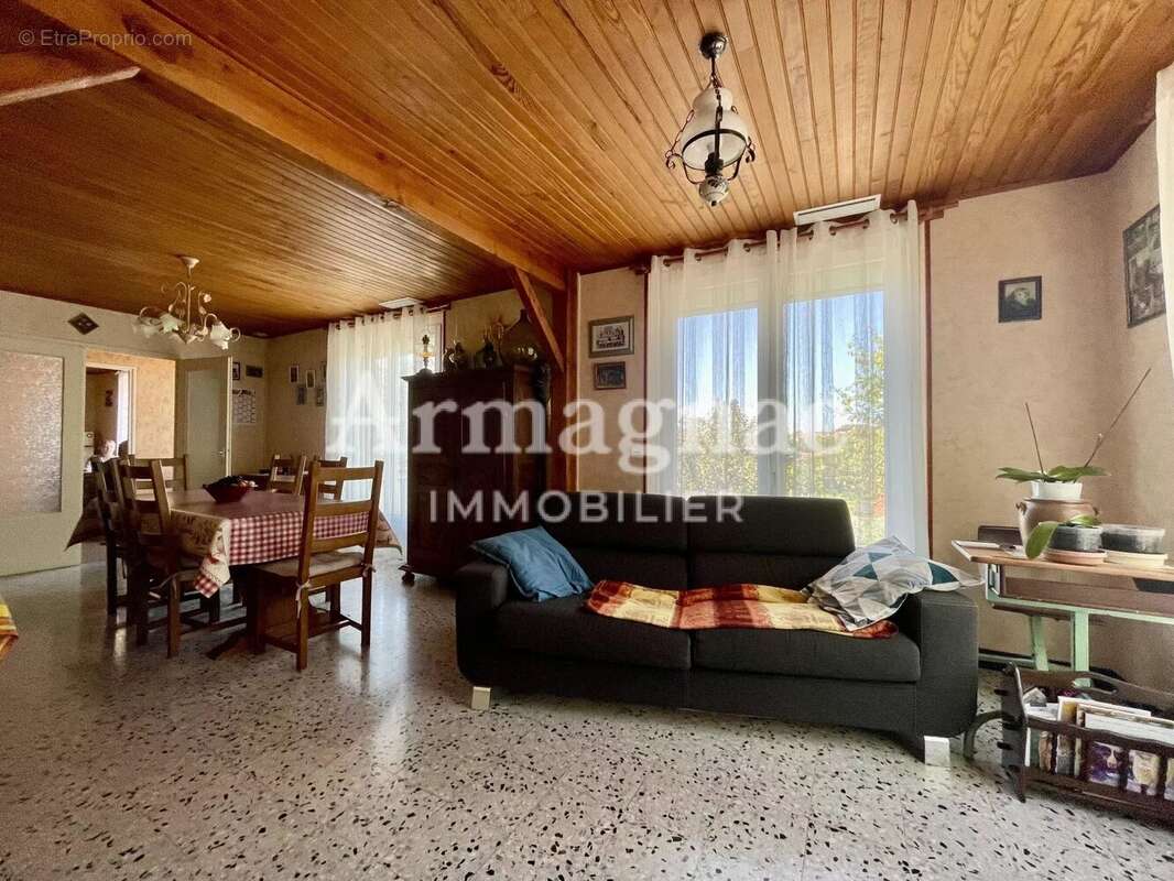 Maison à VALENCE-SUR-BAISE