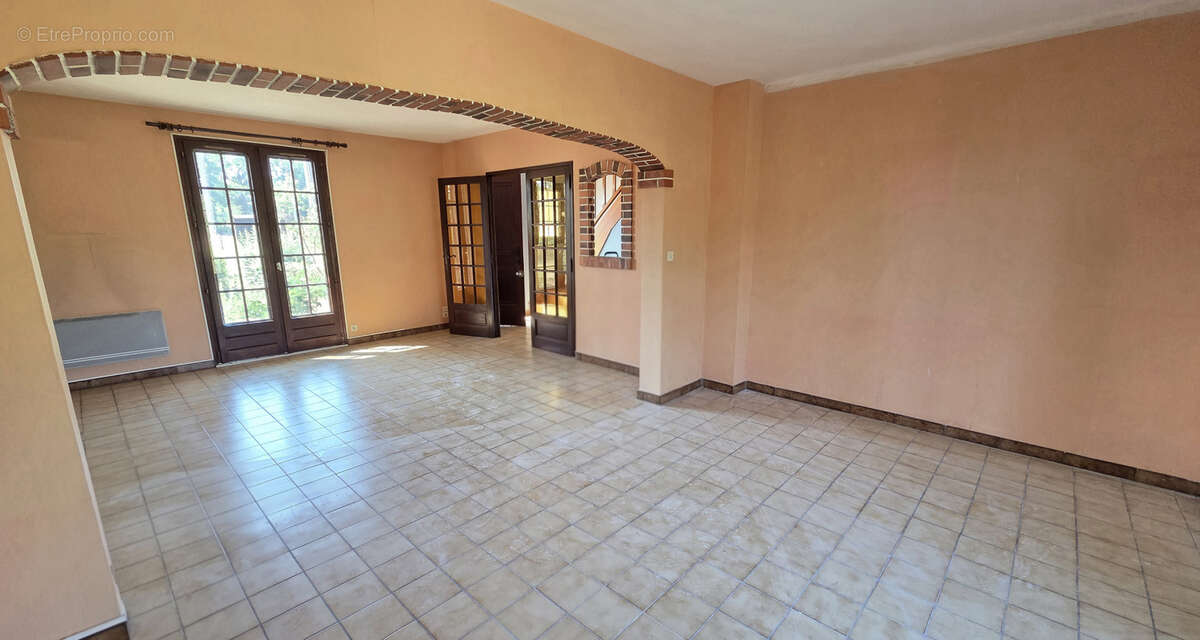 CHEMILLY   Maison sur sous-sol avec terrain de 1 500 m2 - photo 2