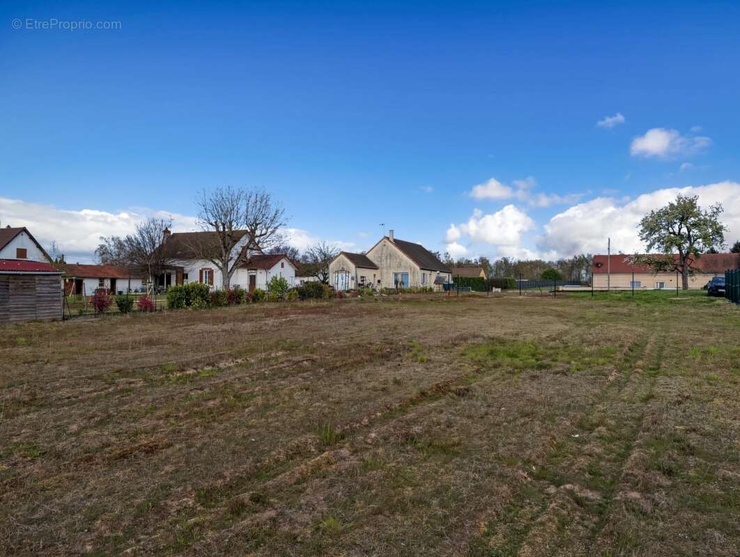 À vendre – Terrain constructible de 1 548 m² à Ouroux-sur-Saône (hors lotissement) - photo 3