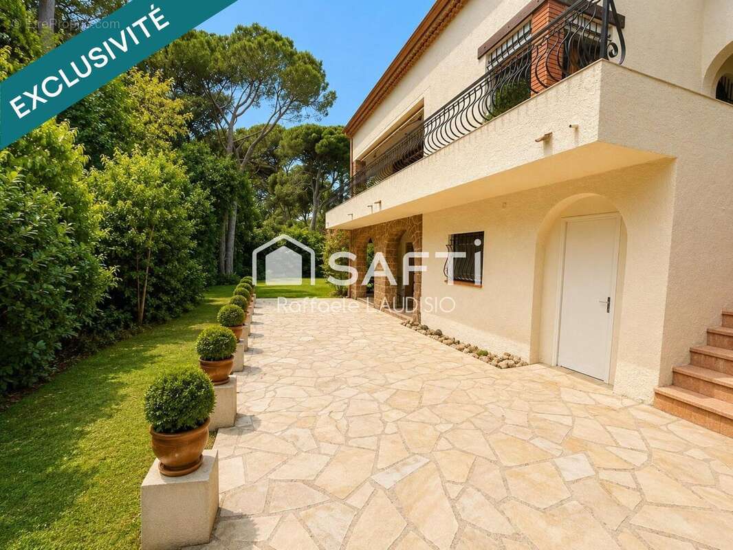 Photo 2 - Maison à SAINT-RAPHAEL